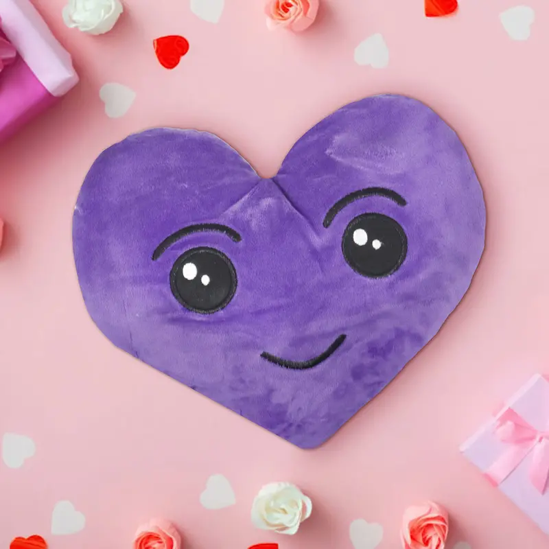 Almohada Decorativa En Forma De Corazón Con Ojitos, Color Morado 1