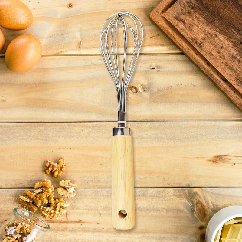 Batidor Con Mango De Madera 1