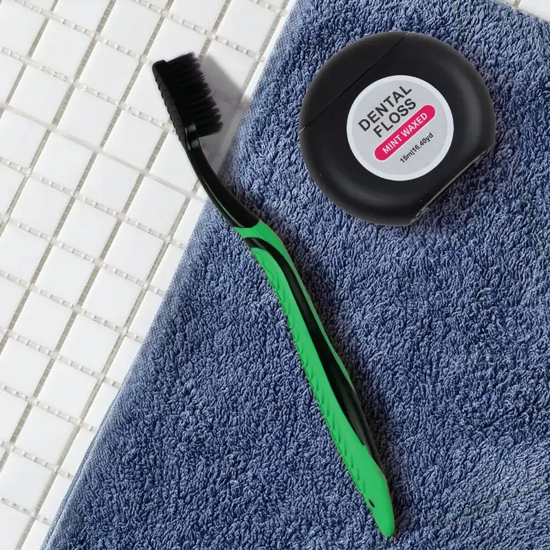 Cepillo Dental Con Hilo Dental, Color Verde 2
