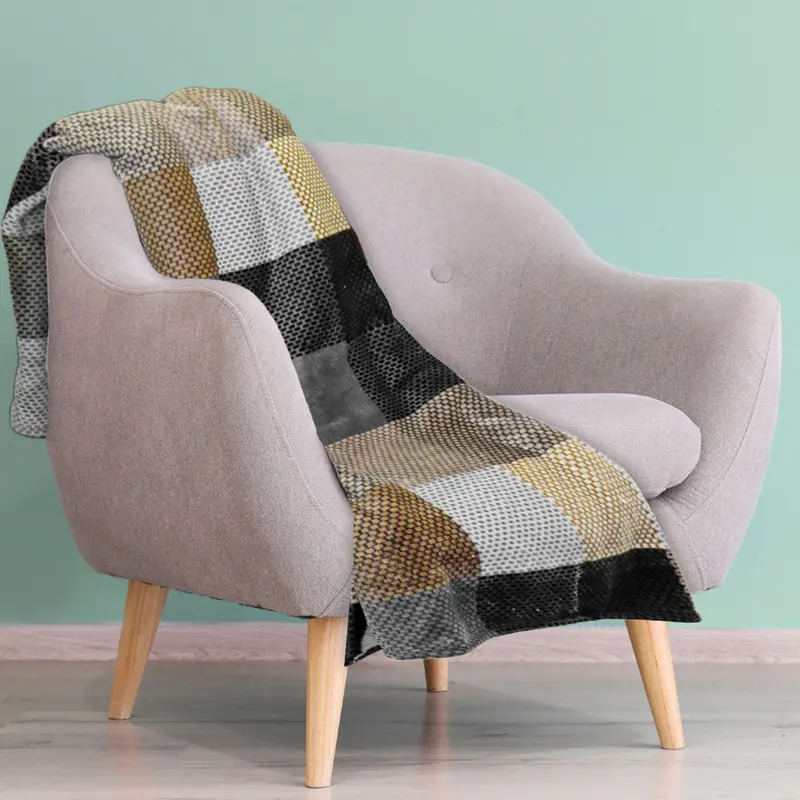 Cobija Afelpada Color Beige Con Gris, 179X148cm 1