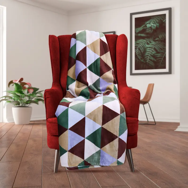 Cobija Afelpada Con Diseño De  Triángulos, 179X148cm 1
