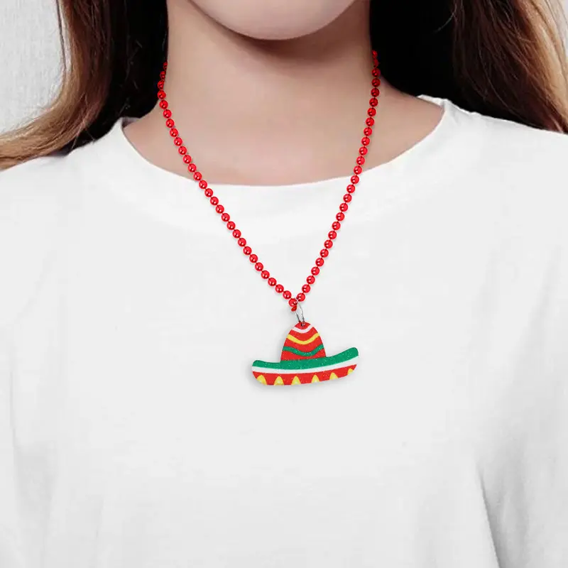 Collar Color Rojo Con Colgante En Forma De Sombrero 2