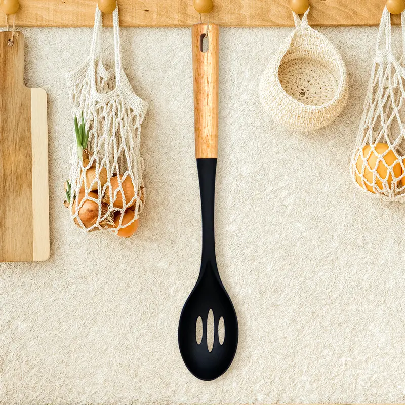 Cuchara Escurridora De Cocina Con Mango De Madera 1