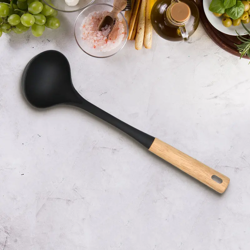 Cucharón De Cocina Con Mango De Madera 1