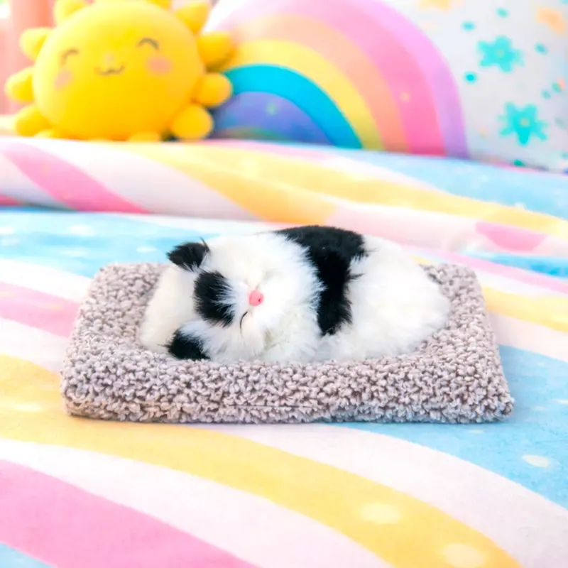 Gatito Dormido Con Sonido, Color Negro Y Blanco 1