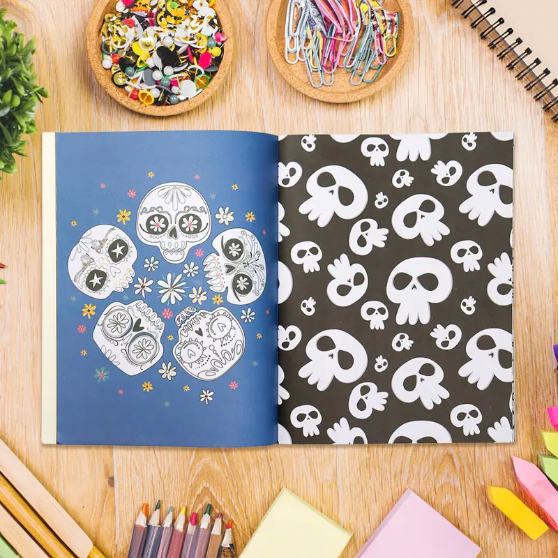 Libro Para Colorear "Calaveras Por Donde Quiera" 2