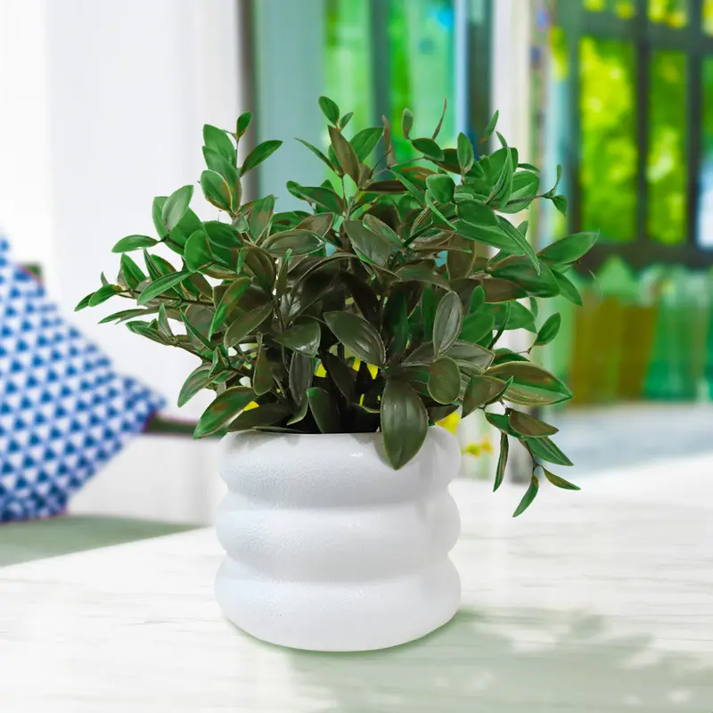 Maceta Blanca Con Planta Artificial Color Verde 1