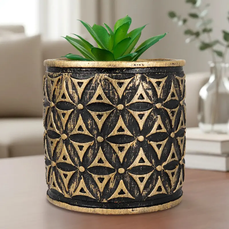 Maceta Con Planta Artificial, Diseño Cilindro Con Patrón, Color Dorado 1