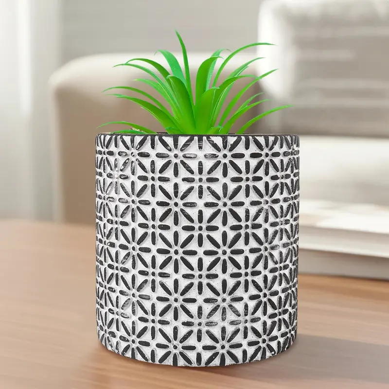 Maceta Con Planta Artificial, Diseño Con Patrón Flores, Color Negro 1