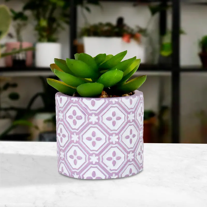 Maceta De Yeso Color Lila Con Planta Artificial 1