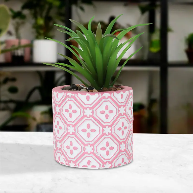 Maceta De Yeso Color Rosa Con Planta Artificial 1
