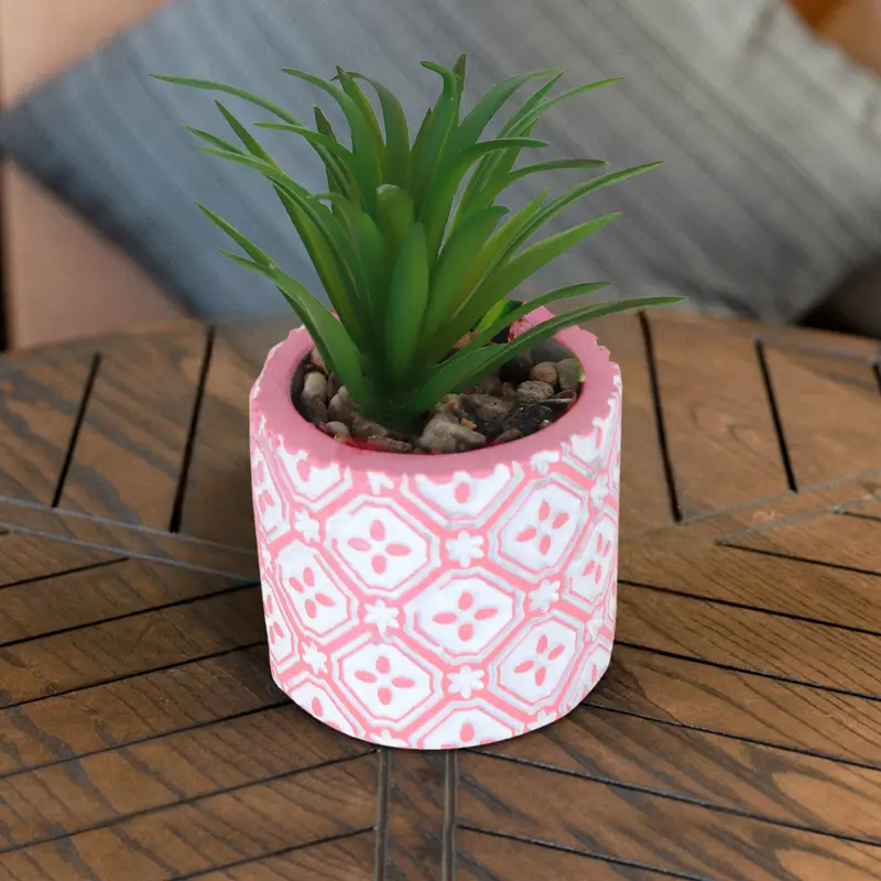 Maceta De Yeso Color Rosa Con Planta Artificial 2