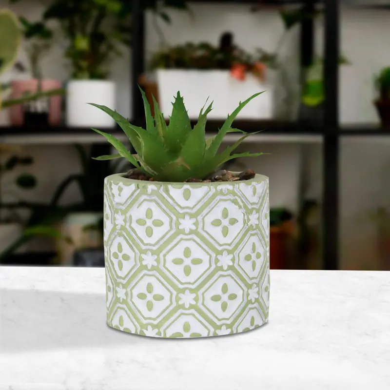 Maceta De Yeso Color Verde Con Planta Artificial 1