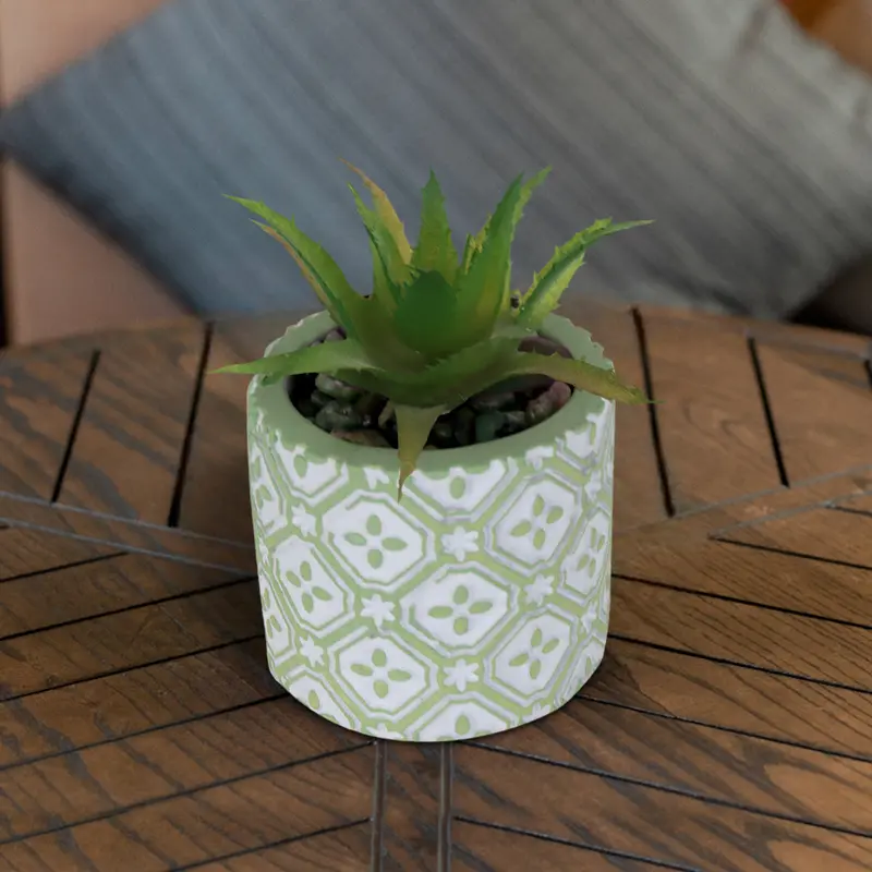 Maceta De Yeso Color Verde Con Planta Artificial 2