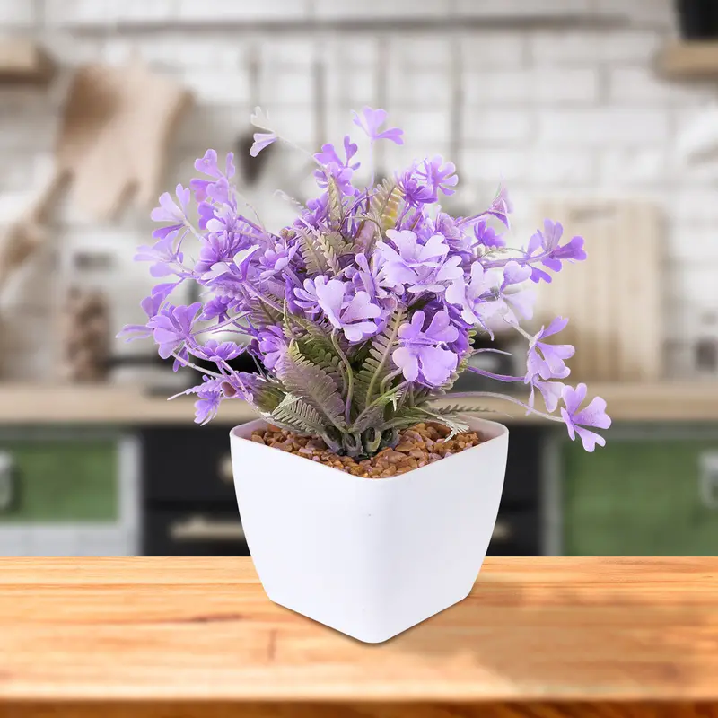 Maceta Decorativa Con Planta Artificial, Color Morado 1