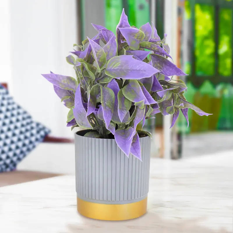 Maceta Gris Con Planta Artificial Color Morado 1