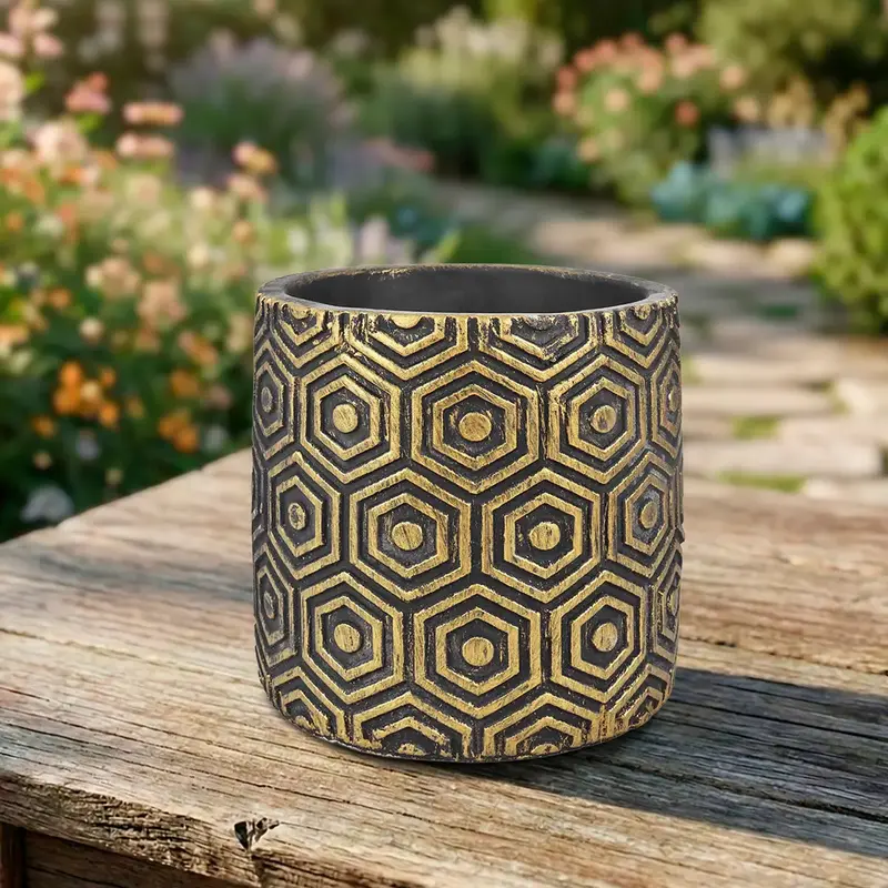 Maceta Textura Hexagonal, Color Negro Y Oro 2