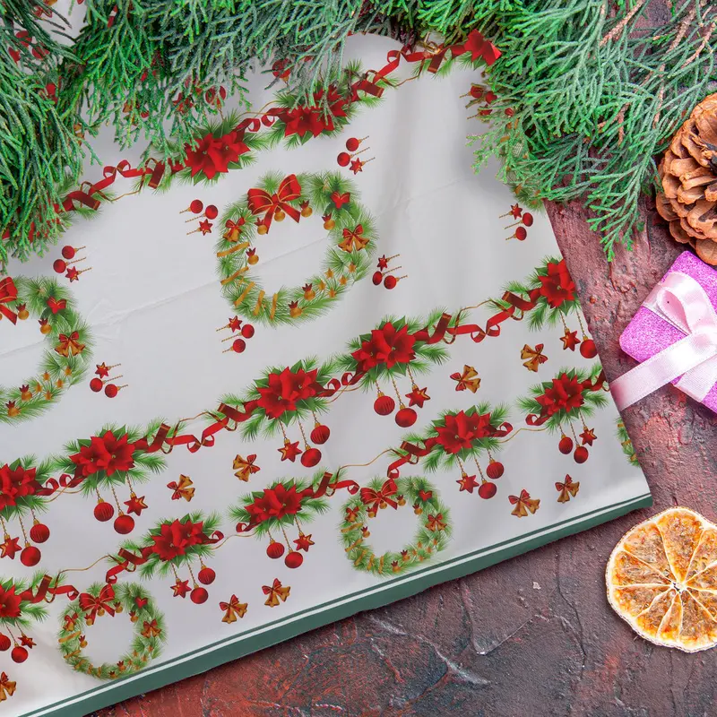 Mantel Navideño, Diseño Coronas, Color Blanco, 2X1.5 M 2