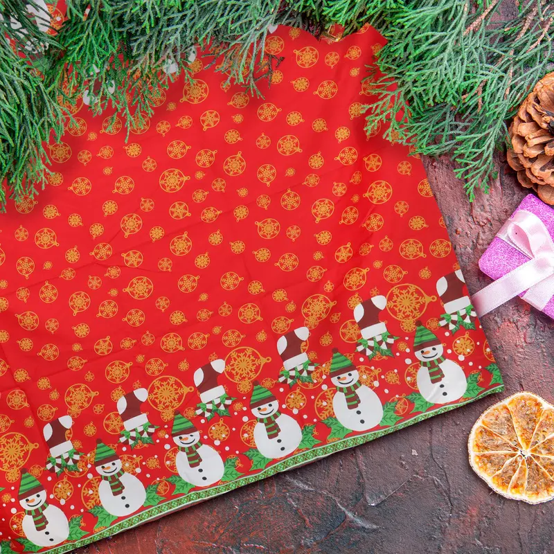Mantel Navideño, Diseño Esferas, Color Rojo, 2X1.5 M 2