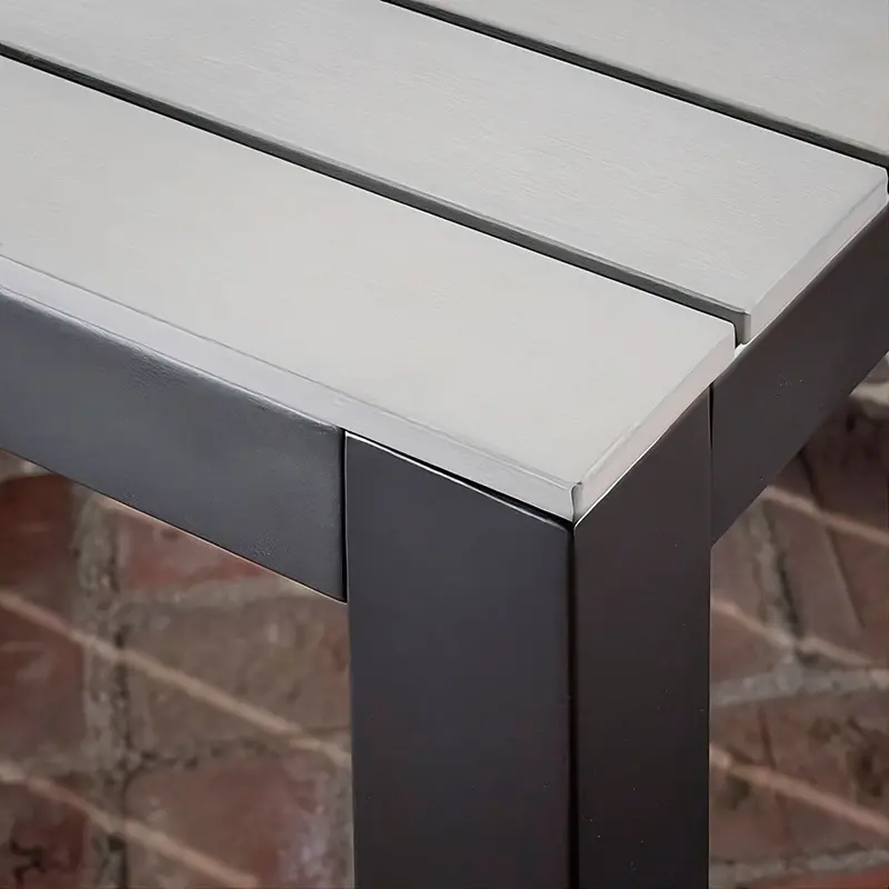 Mesa De Imitación De Madera 2