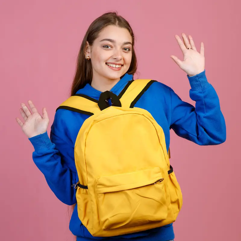 Mochila Escolar Color Mostaza 44.5X30cm 1