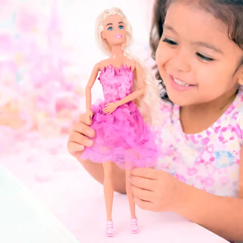 Muñeca Con Vestido Brillante, Color Rosa 2
