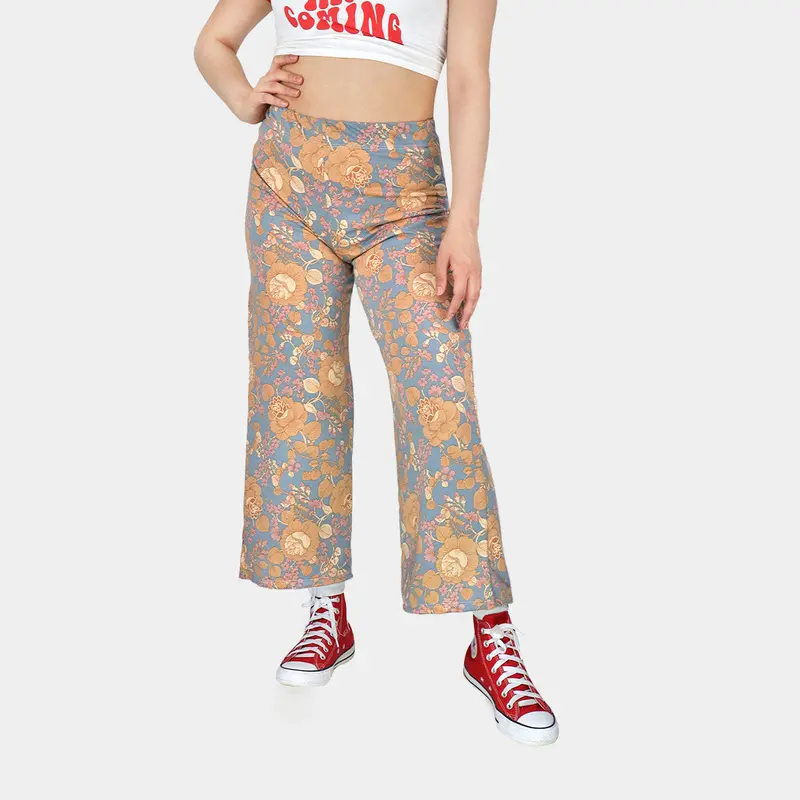 Pantalón Casual Color Azul Con Estampado De Flores Beige Para Dama 1