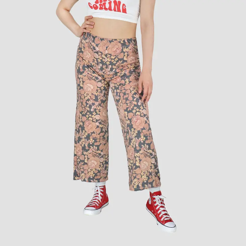 Pantalón Casual Color Gris Con Estampado De Flores Beige Para Dama 1