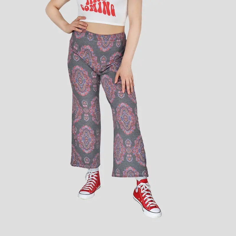 Pantalón Casual Color Gris Con Estampado Rosa Para Dama 1