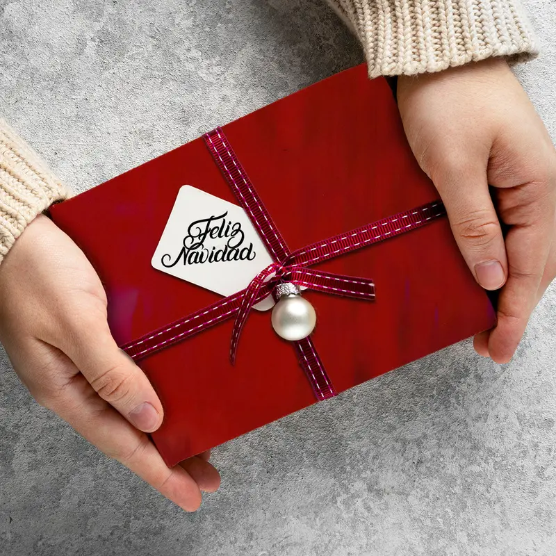 Papel De Regalo Navideño Color Rojo Iridiscente 1
