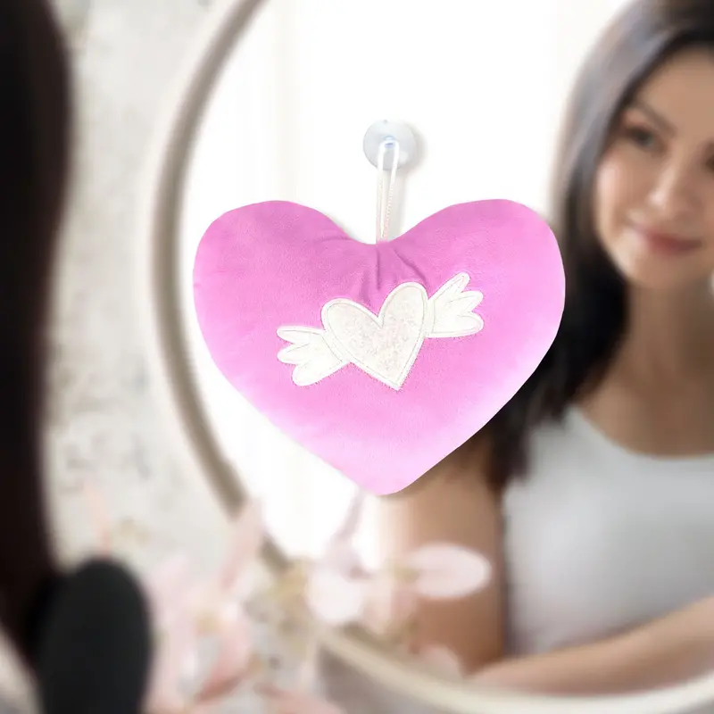 Peluche En Forma De Corazón Con Estampado De Alas 1