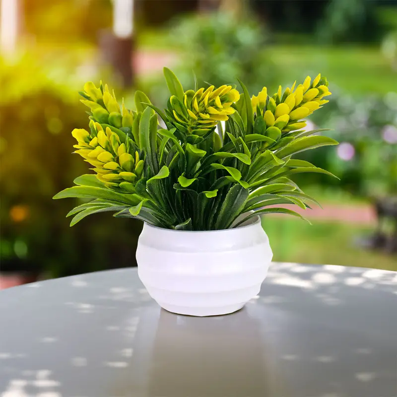 Planta Artificial Con Flores Color Amarillo En Maceta Redonda 1