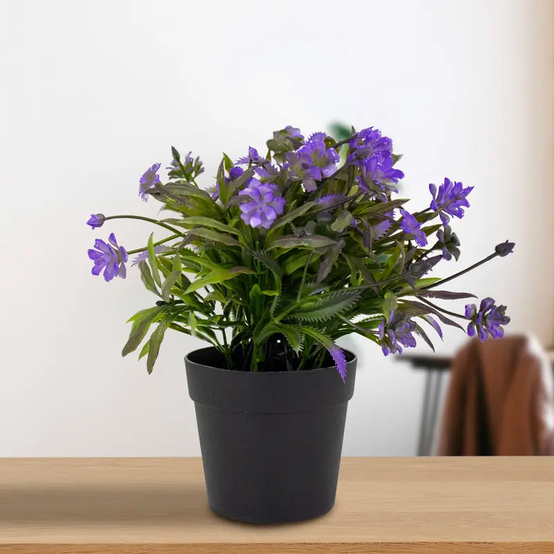 Planta Artificial Con Flores Color Morado En Maceta 1