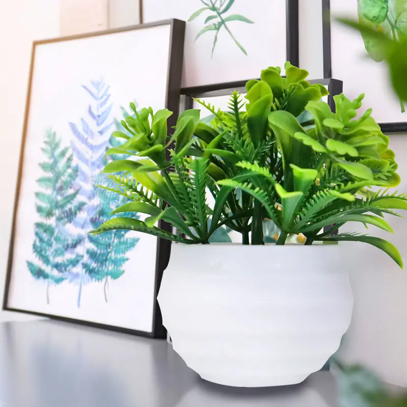 Planta Artificial Verde Con Maceta Blanca 2