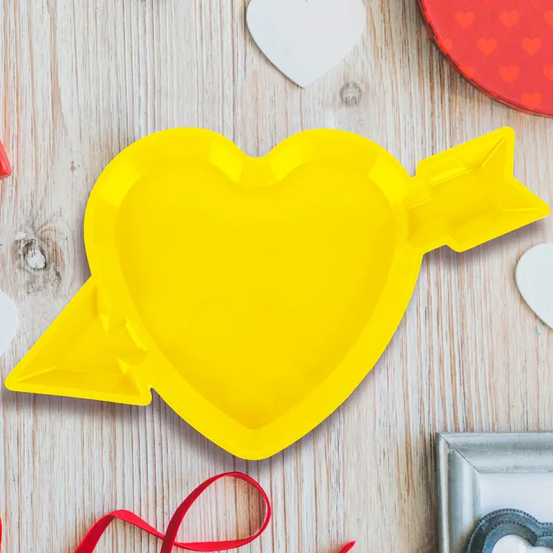 Plato De Plástico En Forma De Corazón, Color Amarillo, 42X25cm 1
