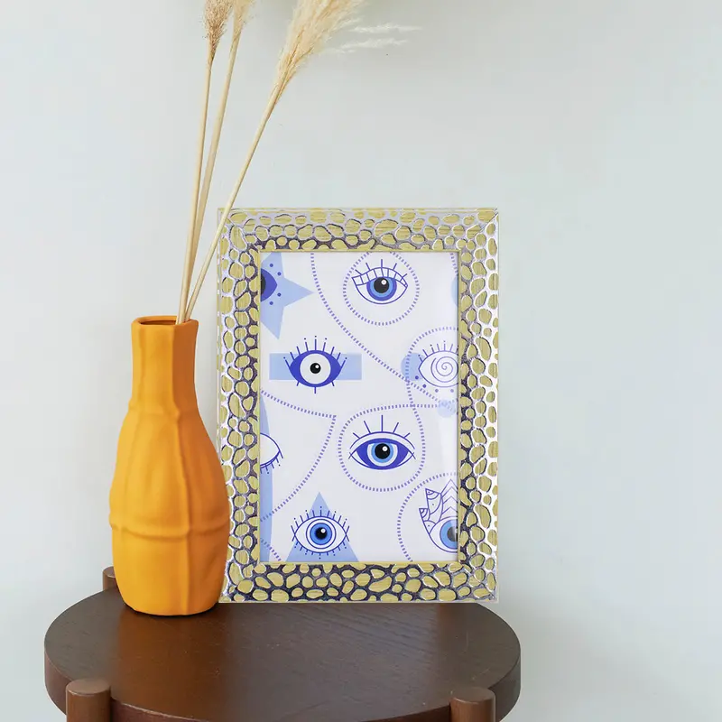 Portarretratos Con Diseño De Panal Color Beige Con Plata 10X15cm 1