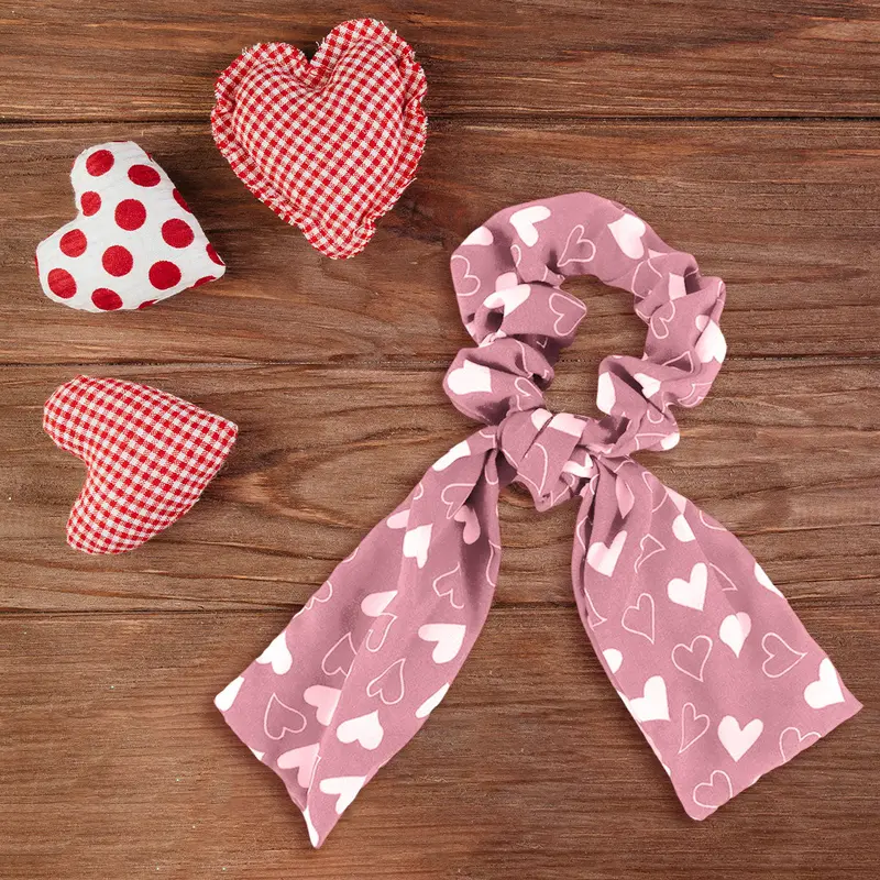 Scrunchie Con Listón De Corazones, Color Rosa. 2