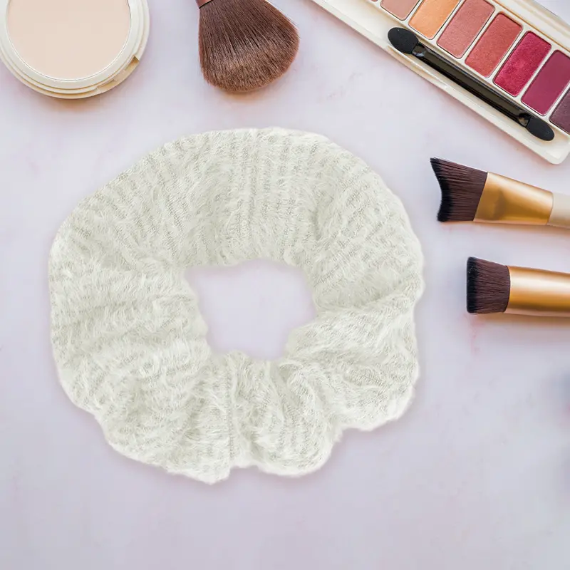 Scrunchie Con Textura Suave Color Blanco 2