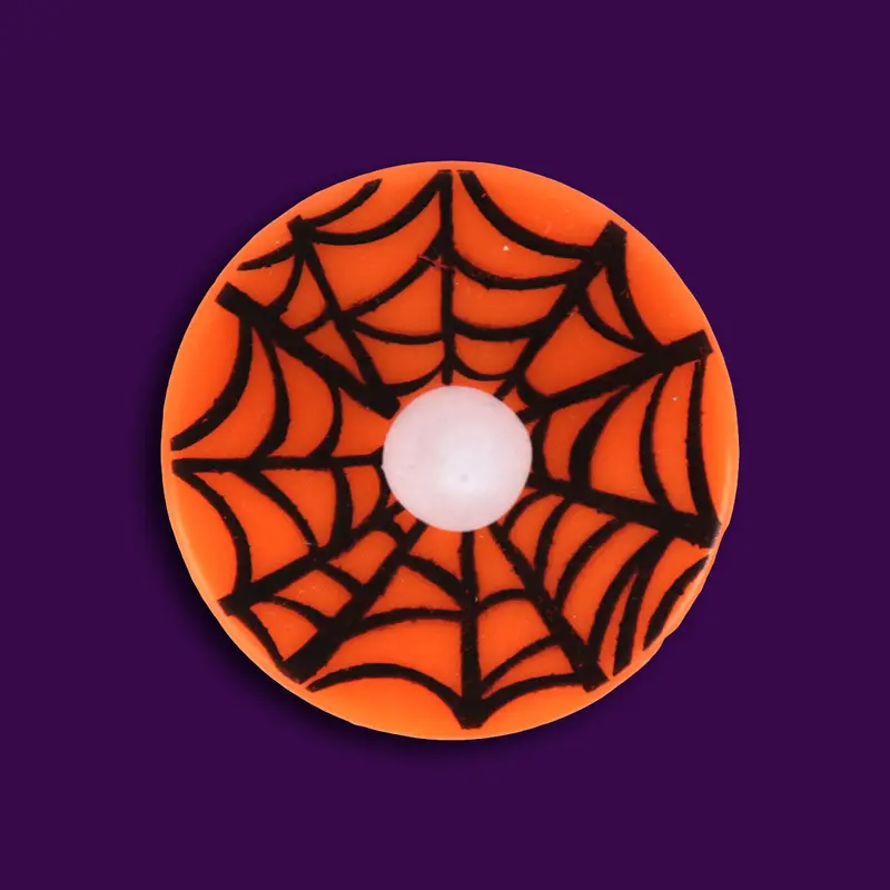Set De 2 Velas Color Naranja Con Estampado De Telaraña 2