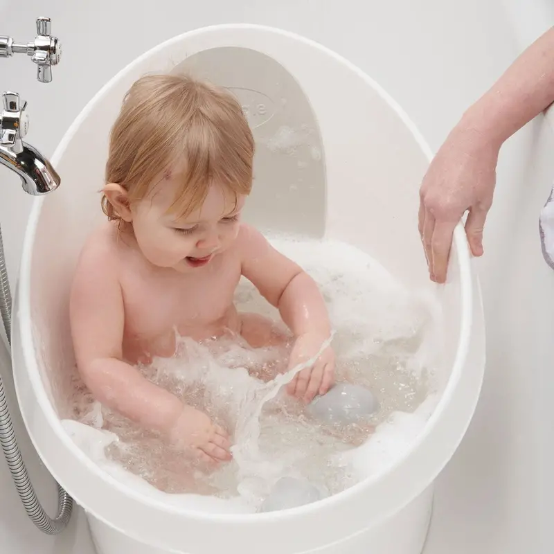 Shnuggle Toddler Bath Tub - White With Light Grey Backrest 2