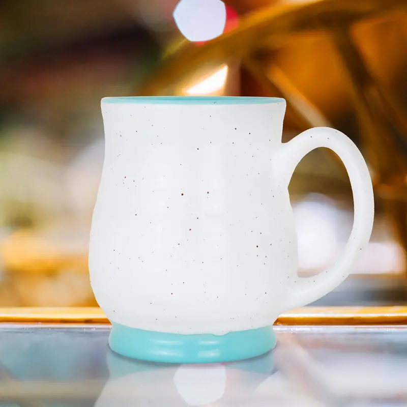 Taza De Cerámica Blanca Con Interior Azul 2