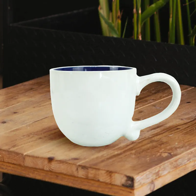 Taza De Cerámica Blanco Con Azul 2