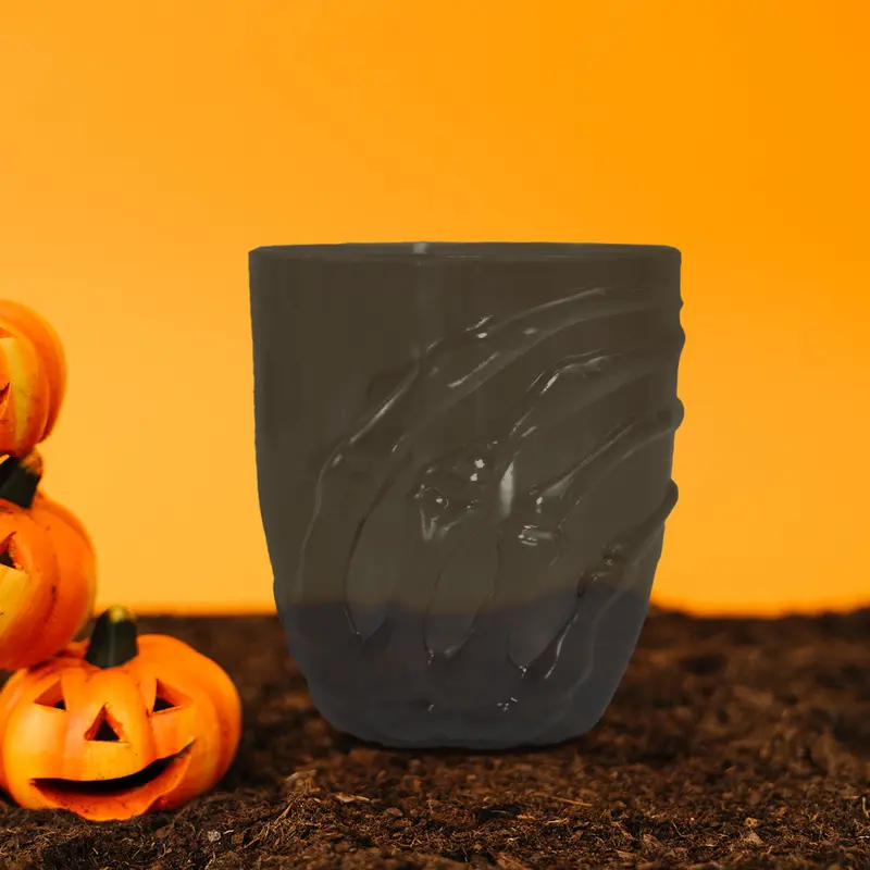 Vaso De Plástico Color Negro Con Diseño De Agarre Fantasmal 1