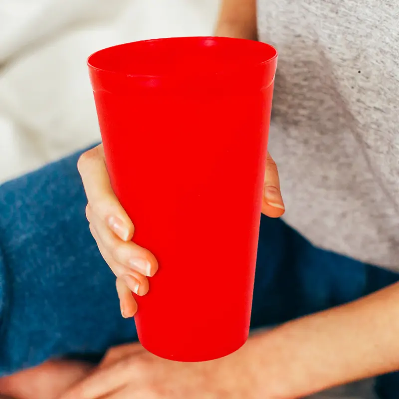 Vaso De Plástico Color Rojo 470Ml 2