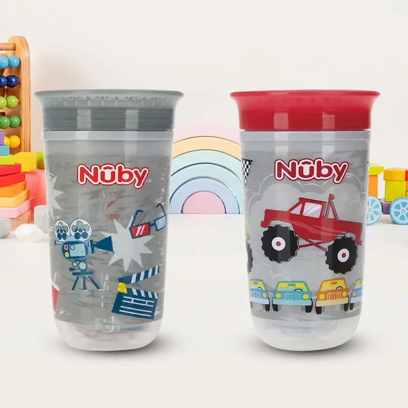 Vaso Entrenador Antiderrames Nuby 360° Luminoso Color Gris 10Oz. 2