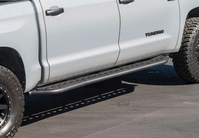 Cali Raised Rock Sliders For 2022 Toyota Tundra – Hybrid-Style Design, No Kick-Out Profile, Dual-Layer Powder-Coated Finish 1